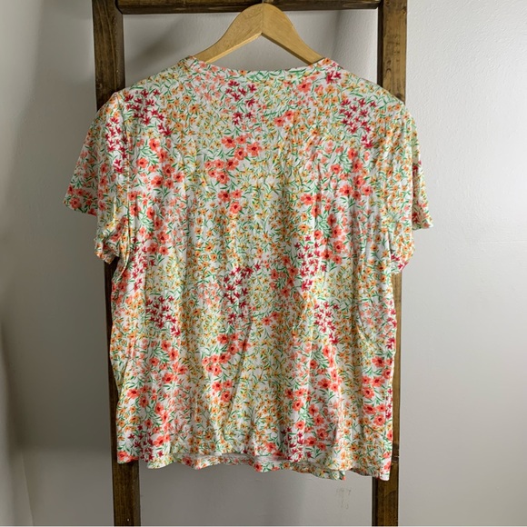 Old Navy Floral Print T-Shirt - Picture 5 of 5